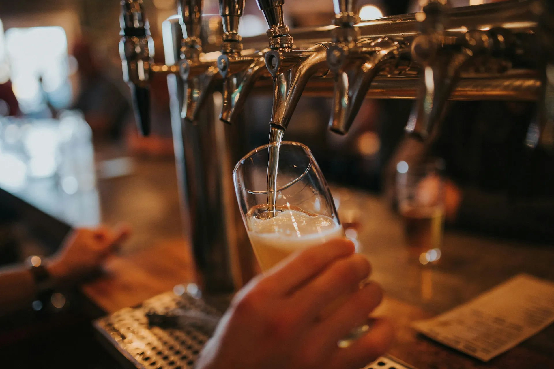 Frisch gezapftes, kühles Fassbier im Griechischen Restaurant Ilion Hannover Südstadt