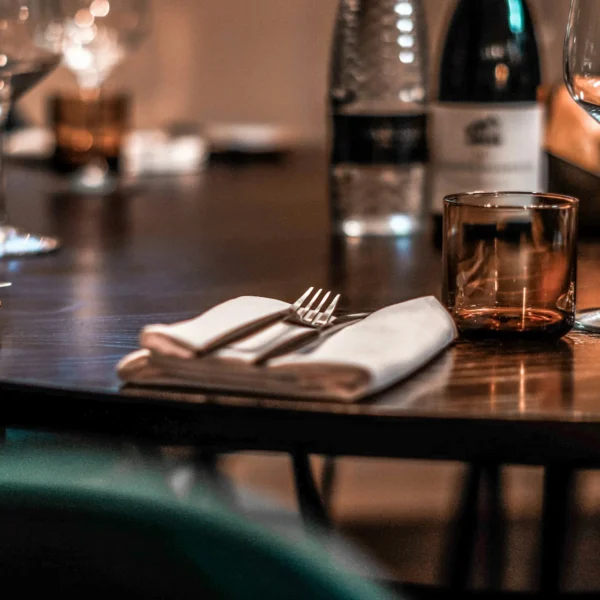 Galerie Elegante Tischdekoration für Familienfeiern und Geburtstage im Griechischen Restaurant Ilion