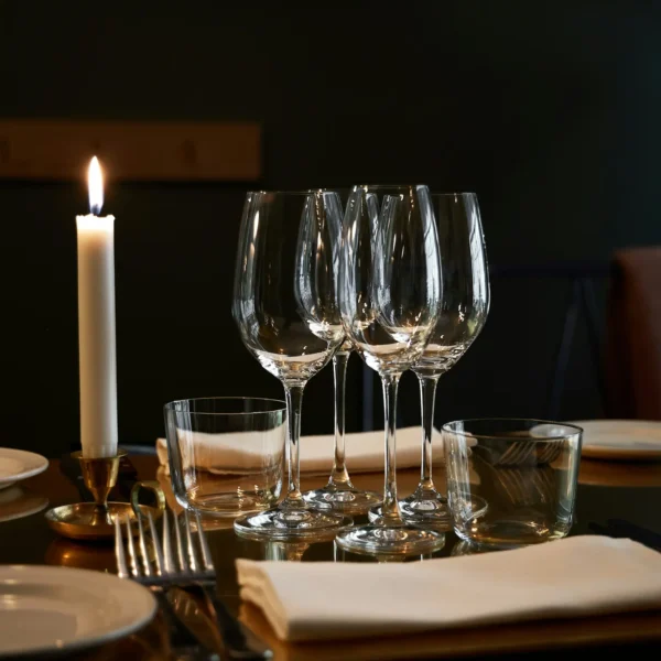 Galerie Griechisches Restaurant Ilion – Festliche Tischdekoration mit Kerzenschein
