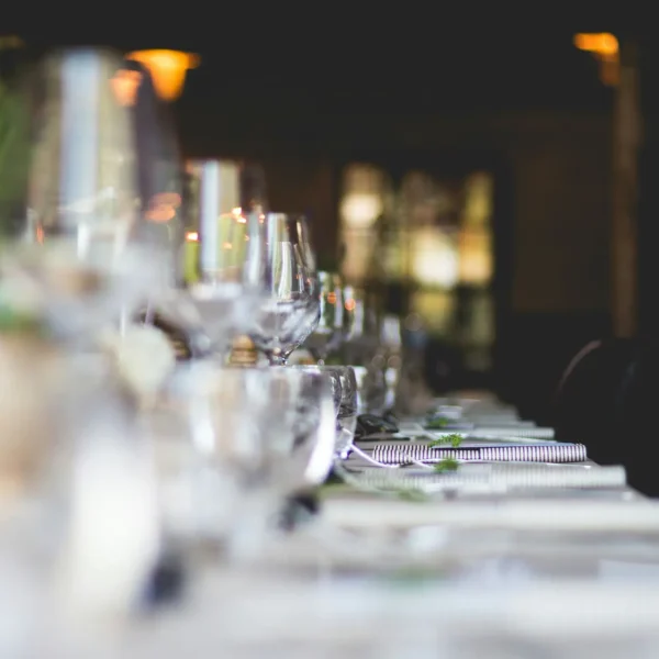 Galerie Festlich servierter Tisch im Restaurant Ilion in der Südstadt